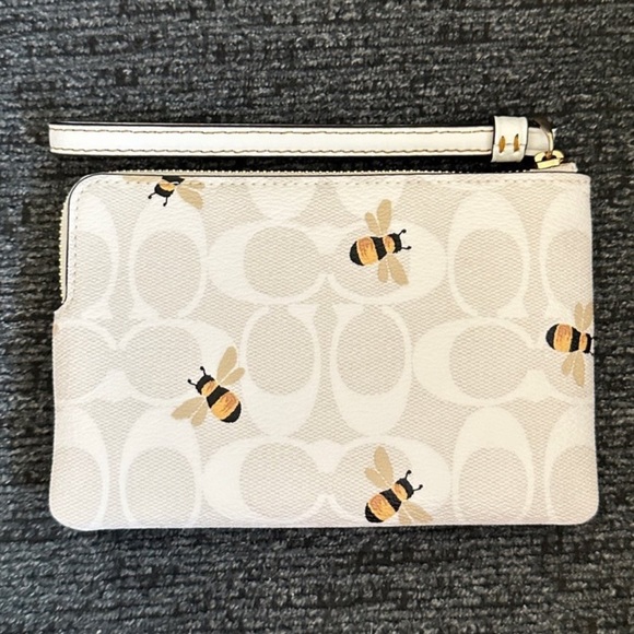 Coach Corner Zip Wristlet in Bee Print Signature Canvas & Smooth Leather NWT - Picture 6 of 12